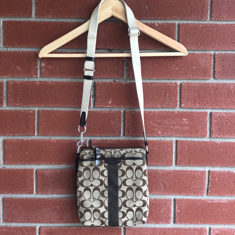 Classic brown coach everyday essential purse